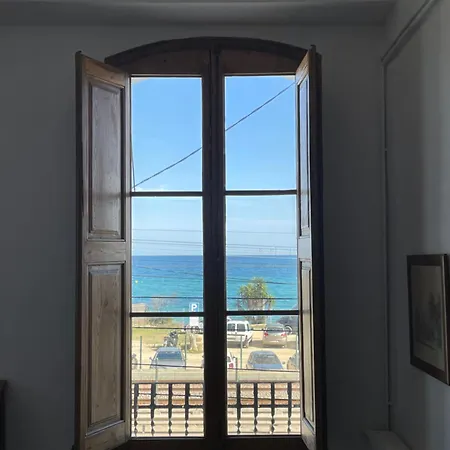Espectacular Casa Indiana En Primera Linea De Mar Villa